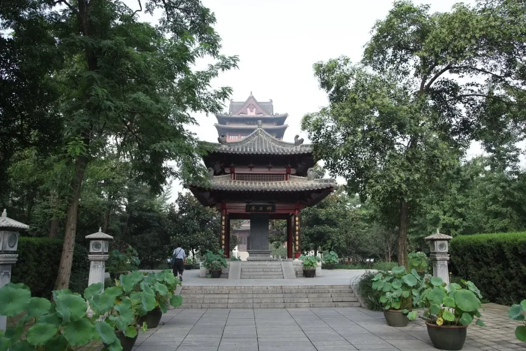 Bao Zheng’s Ancestral House & Cemetery